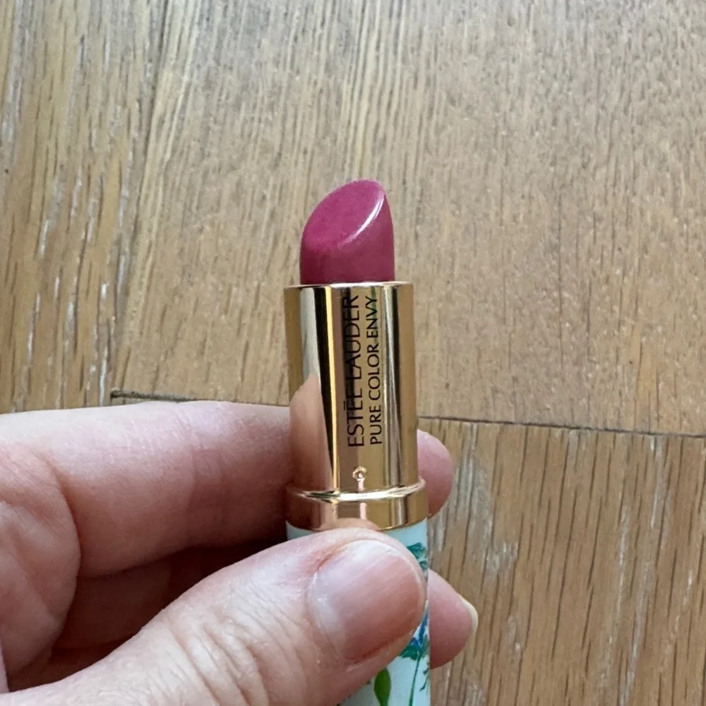Estee Lauder Pure Color Envy Lipstick in Candy 223